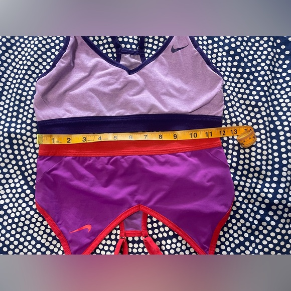 Bundle of 2 Nike V-Neck Low Sports Bee Womens Size Medium - Picture 3 of 7